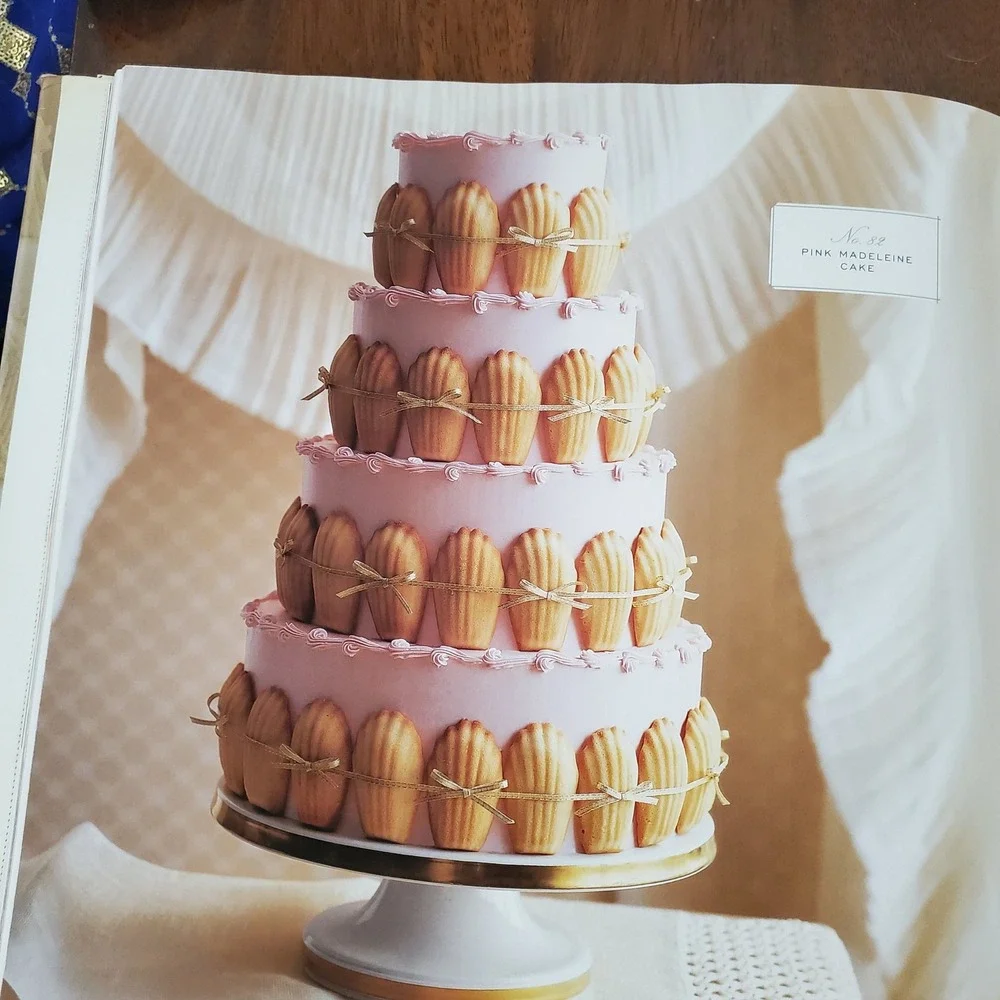 Martha Stewart's Wedding Cakes Hardcover First Edition 2007 Cookbook Guide